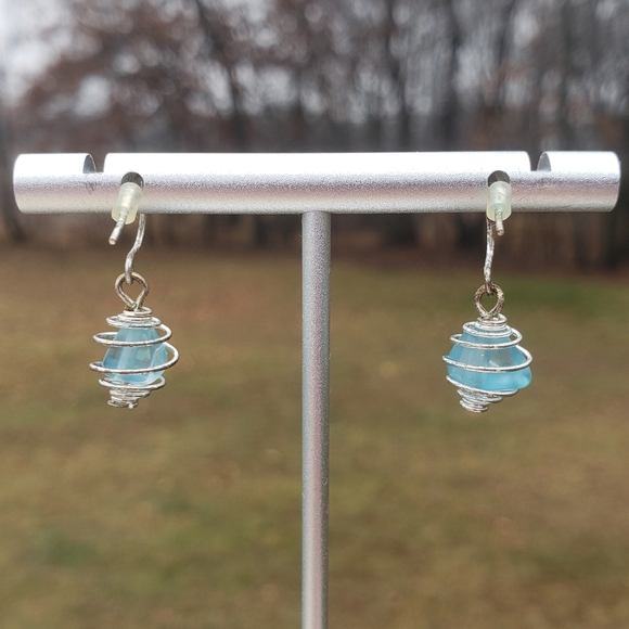 65. 3 Pairs of Drop Earrings - Picture 3 of 10